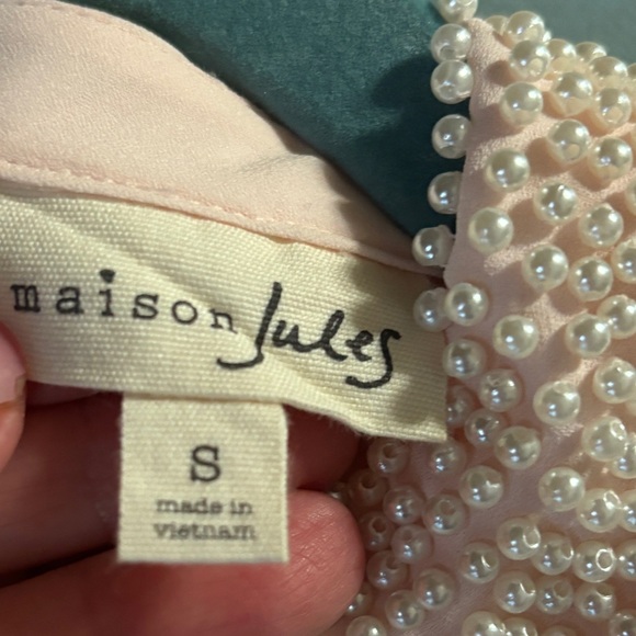 Pearl collar short sleeve pink blouse. So adorable! - Picture 6 of 7